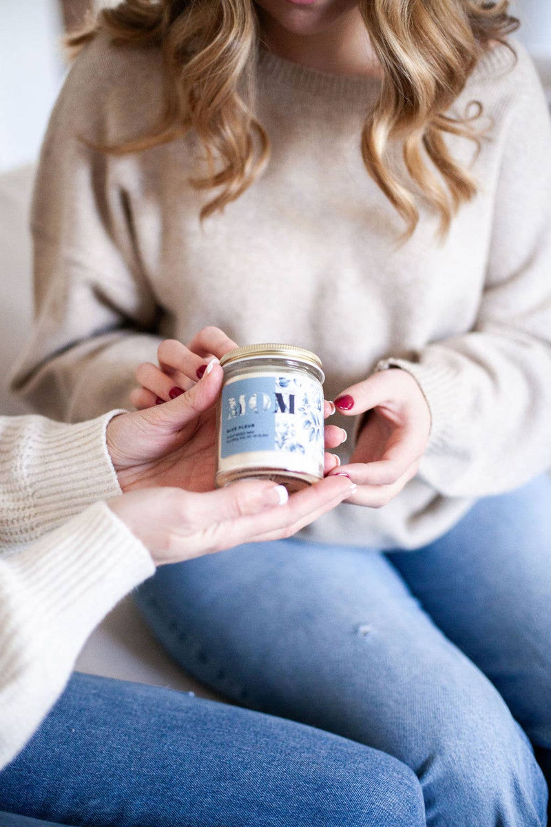 Austy Lou MOM – Blue Fleur 9oz Soy Candle