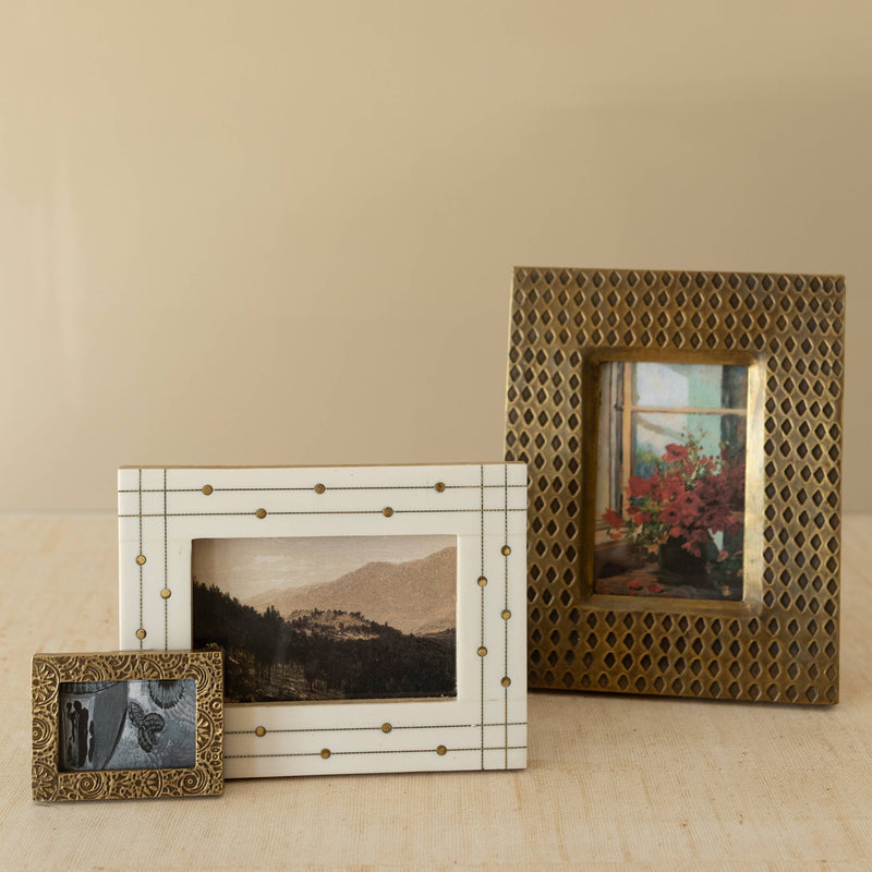 4x6 Elise White Resin Photo Frame With Brass Inlay