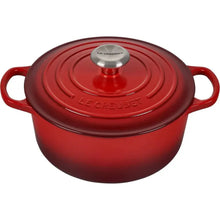 Le Creuset Signature Round Dutch Oven, 4.5 qt. Le Creuset