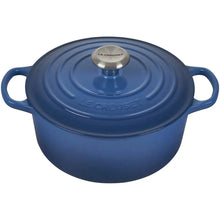 Le Creuset Signature Round Dutch Oven, 4.5 qt. Le Creuset
