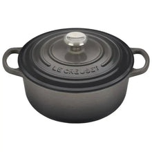 Le Creuset Signature Round Dutch Oven, 4.5 qt. Le Creuset