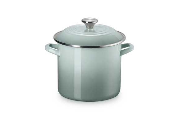 Traditional 8 qt. Stockpot Le Creuset