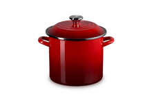 Traditional 8 qt. Stockpot Le Creuset