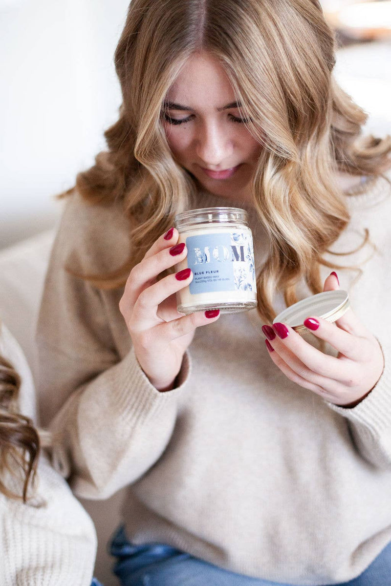 Austy Lou MOM – Blue Fleur 9oz Soy Candle