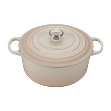 Le Creuset Signature Round Dutch Oven, 7.25 qt.